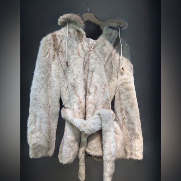 Donna Salyers Faux Fur jacket 
Women’s XS
Zip Front
Hooded - Picture 1 of 11